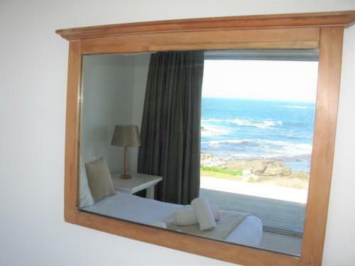 Beachfront Cottage - Hermanus Whale View
