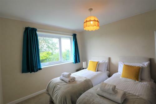 Apartment With Views In Glastonbury