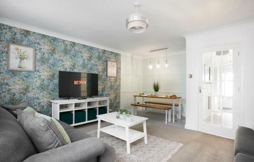 Links To M62 - 3 Bedroom Property