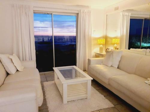 No 4 On Cliff, Beach Club