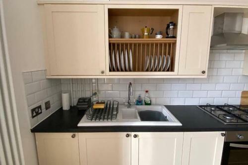 Contemporary Apartment Near Gloucester Quays&docks