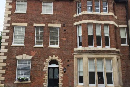 Spacious Apartment Close To Gloucester Quays And Docks