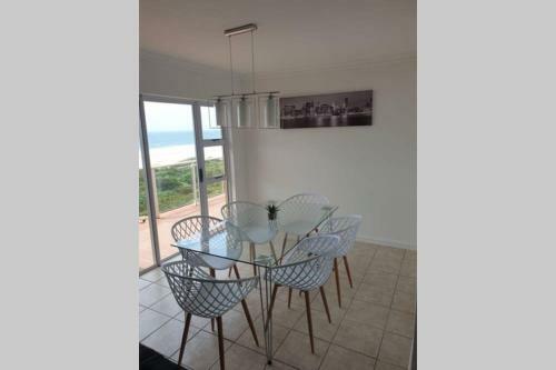 La Mer Stunning Beachfront Apartment