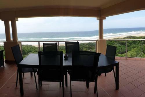 La Mer Stunning Beachfront Apartment