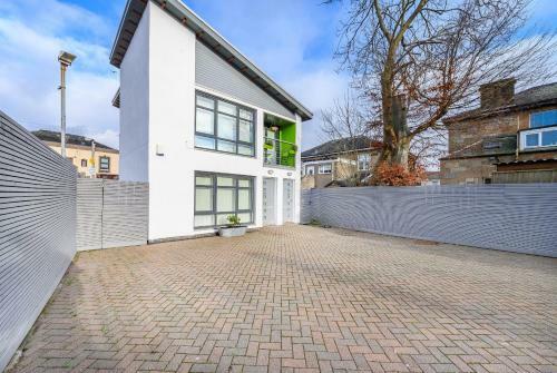 Mosspark Boulevard Exec Apartment II - Free Parking