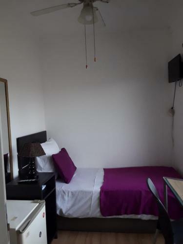 Hostal Airport Leisure Lodge