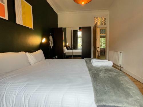 Glasgow West End Apartment - Botanic Gardens