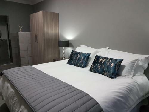 Hostal A? La Maison Guesthouse