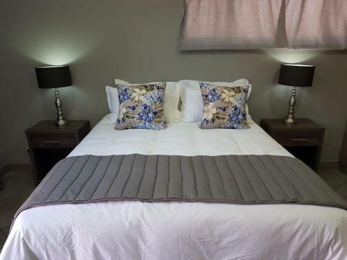 Hostal A? La Maison Guesthouse