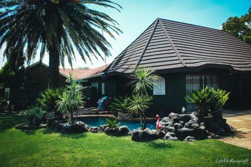 Hostal African Elephant's Den