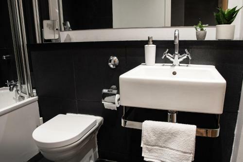 Modern Merchant City Apartment By George Square