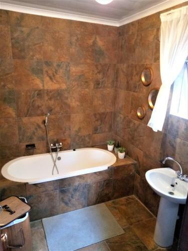 Hostal Edenville Guesthouse