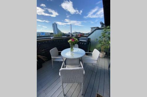 Riverside Exec Apartment With Balcony - Secc/hydro