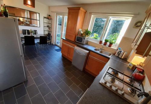 2bed Guest Wing - Charming Glasgow Villa - Off M8 M80