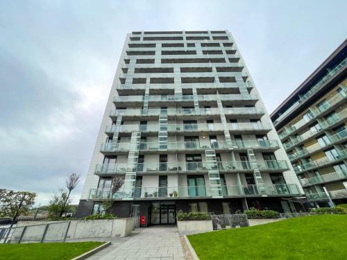 River Clyde View Apartment With Terrace & Parking