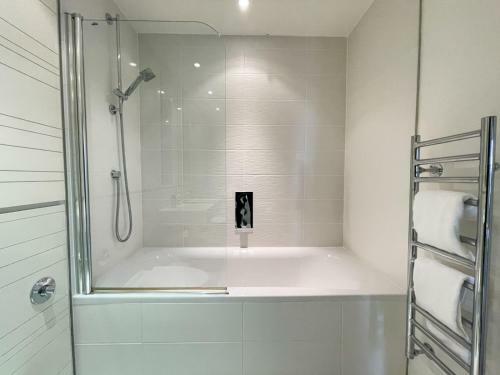 River Clyde View Apartment With Terrace & Parking