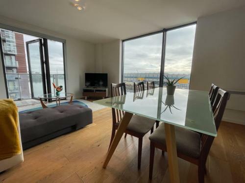River Clyde View Apartment With Terrace & Parking