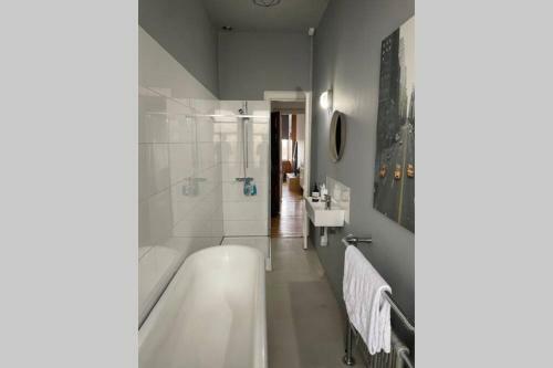 Stylish 1 Bed Apartment In Glasgow Cop26