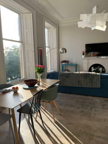 Spacious Stunning Apartment In Popular Park Area