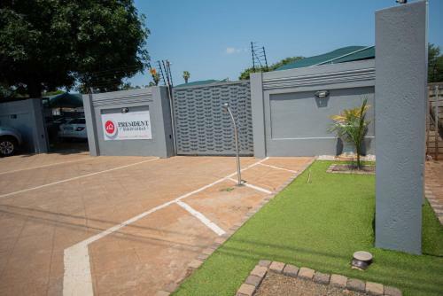 Hostal President Guest Lodge