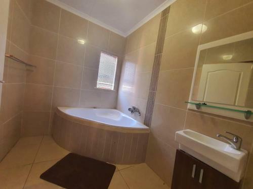 Hostal Tenacity Guesthouse - Riviera Park