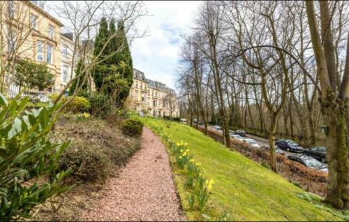 Stunning Glasgow West End Apartment - Facing Botanic Gardens