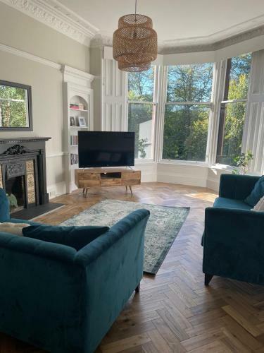 Stunning Glasgow West End Apartment - Facing Botanic Gardens