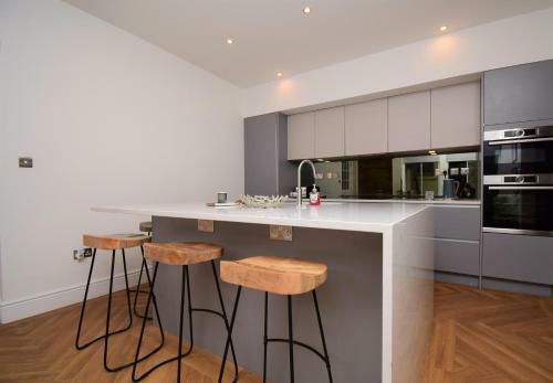 3 Bedroom Mews In Glasgow West End - Cop26