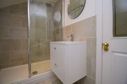 3 Bedroom Mews In Glasgow West End - Cop26