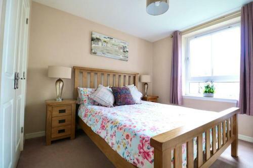 Lovely 2 Bedroom Apartment Overlooking River Clyde
