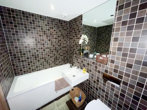 2 Bedroom Apartment Merchant City - Cop26
