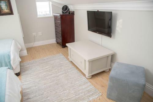 Waterfront - 33 Spinniker