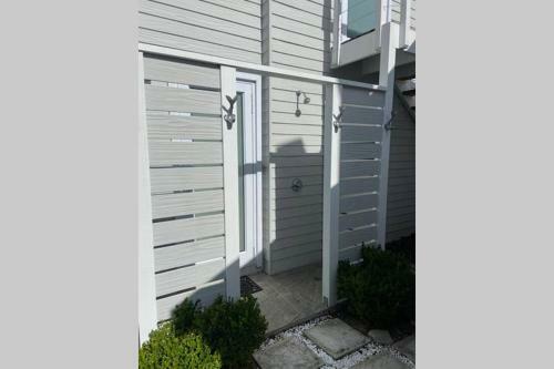 Summit Song - Thesen Island