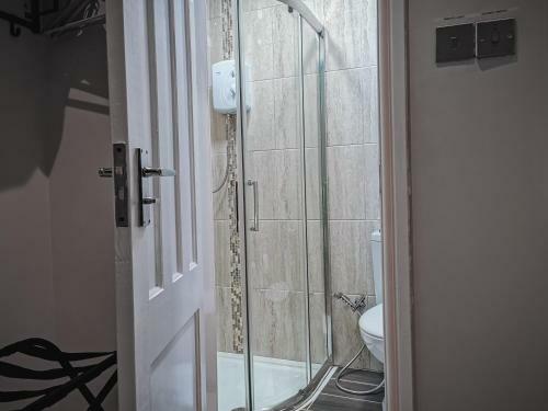 Luxurious 3 Bedroom Apartment: Heart Of Westend