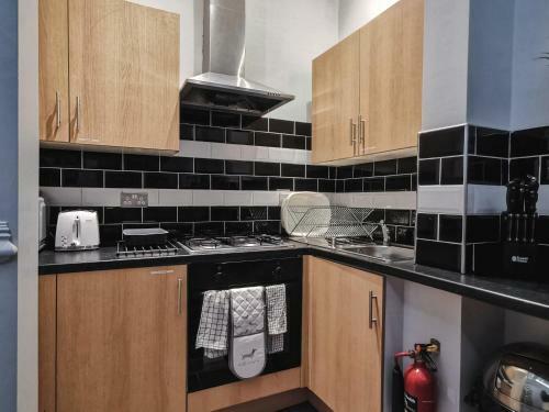 Luxurious 3 Bedroom Apartment: Heart Of Westend