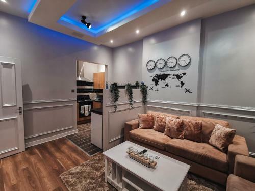 Luxurious 3 Bedroom Apartment: Heart Of Westend