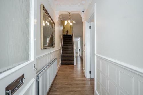 Apartamento Spacious 5 Bedroom House In Gravesend