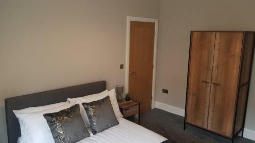 Superb 1st Floor Town Centre Apartment-refurbished