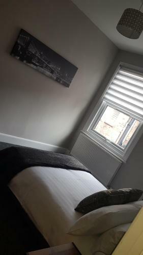 Superb 1st Floor Town Centre Apartment-refurbished