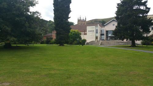 Stunning Hillside Town Centre Apartment - Great Malvern