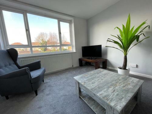 Light & Airy 3br House In Great Location