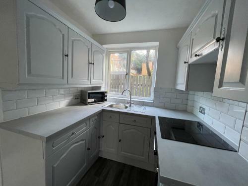 Light & Airy 3br House In Great Location