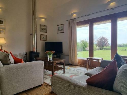 Paddock Lodge