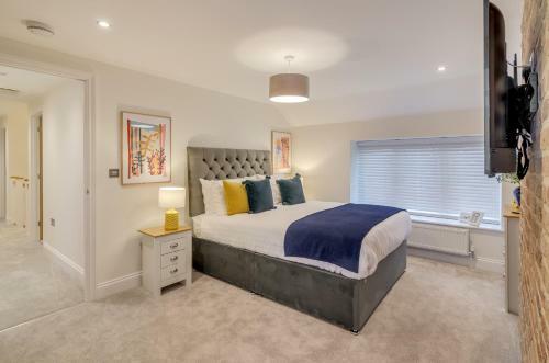 6 Bedroom Spacious Holiday Home