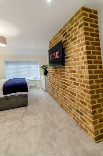 6 Bedroom Spacious Holiday Home