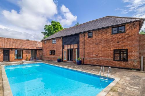 Delightful Conversion In A Country Stud With A Swimming Pool - Stable Cottage