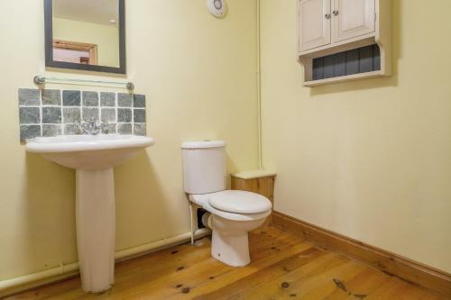 Delightful Conversion In A Country Stud With A Swimming Pool - Stable Cottage