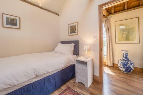 Delightful Conversion In A Country Stud With A Swimming Pool - Stable Cottage