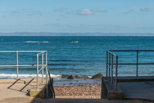 Bright 2 Bed Apartment North Berwick High Street