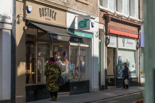 Bright 2 Bed Apartment North Berwick High Street